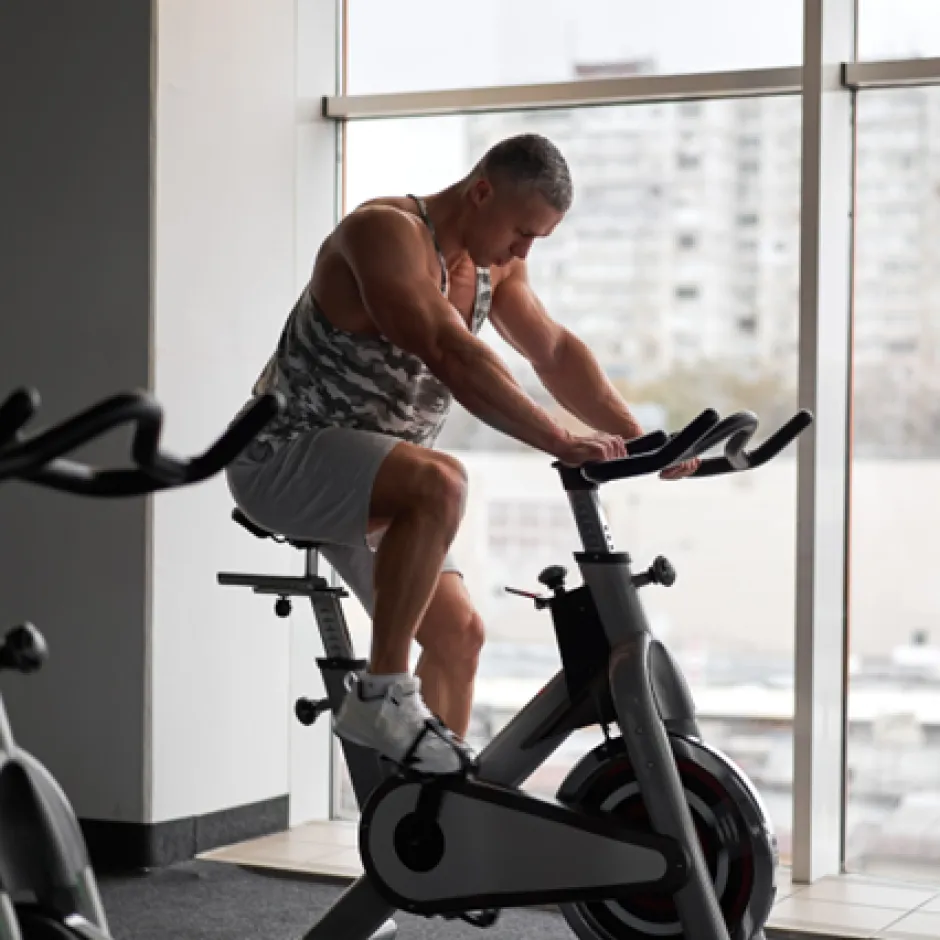DO CYCLING PROGRAMS IMPROVE WALKING DISTANCE IN PATIENTS WITH LUMBAR SPINAL STENOSIS?